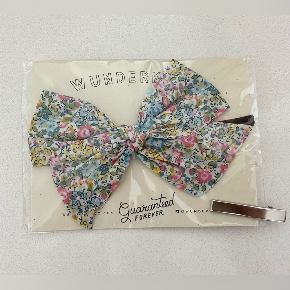 Wunderkin Claudette Oversized pinwheel bow in headband with extra clip